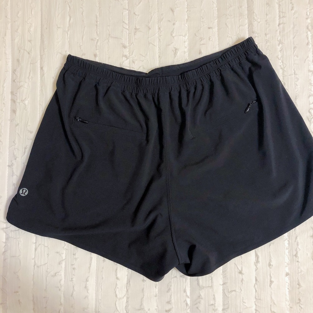 black lululemon shorts